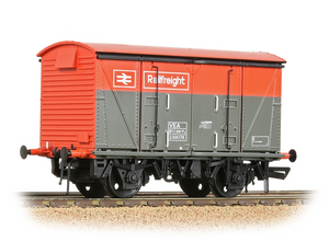 38-881 BR VEA 'Vanwide' BR Railfreight Red & Grey