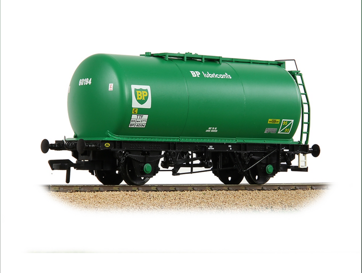 37-590 - BR 45T TTF Tank Wagon 'BP Lubricants' Green – Simon's Trains