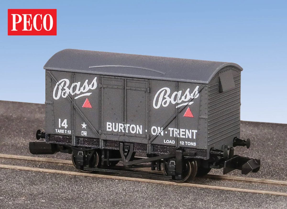 NR2002P BR Vanfit Wagon - Bass Brewery – Simon's Trains