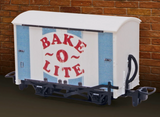 PECO - GRAA050 - READY-TO-RUN BOX VAN WALLACE & GROMIT AARDMAN 50TH ANNIVERSARY WAGON COLLECTORS SET - OO-9 Scale
