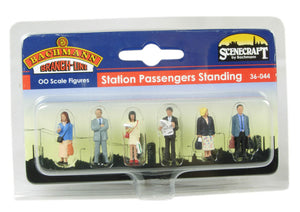 Bachmann 36-044 Station Passengers Standing