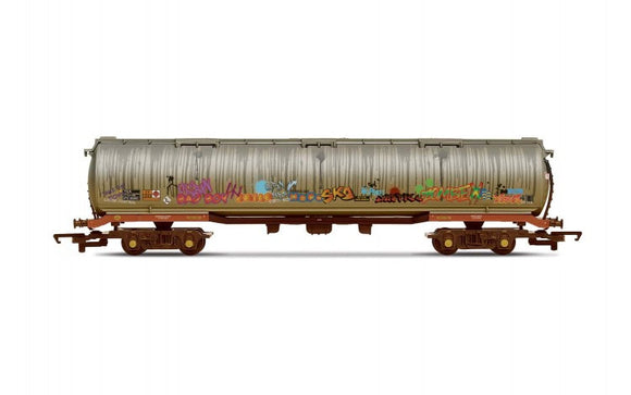 R6967 100T Tank Wagon (Weathered & Graffiti)