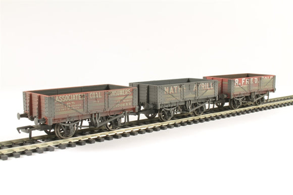 37-097 5 Plank Wagons Coal Trader Triple Pack (Weathered)