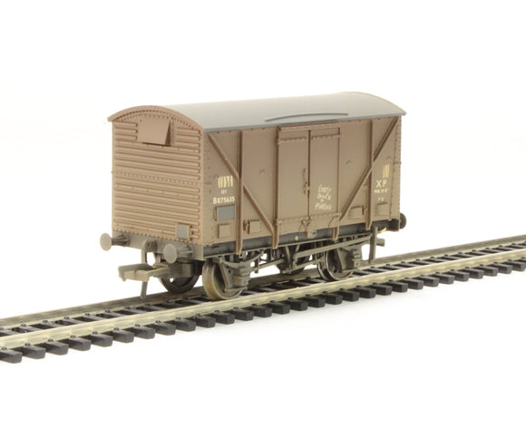 38-182 12 Ton BR plywood fruit van B875635 in BR bauxite (Early) - weathered
