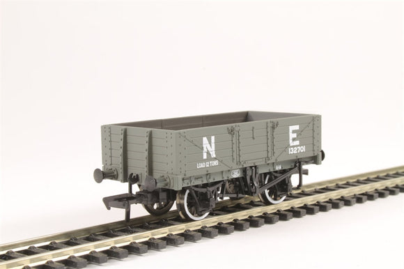 37-069 5 plank wagon 132701 in NE grey